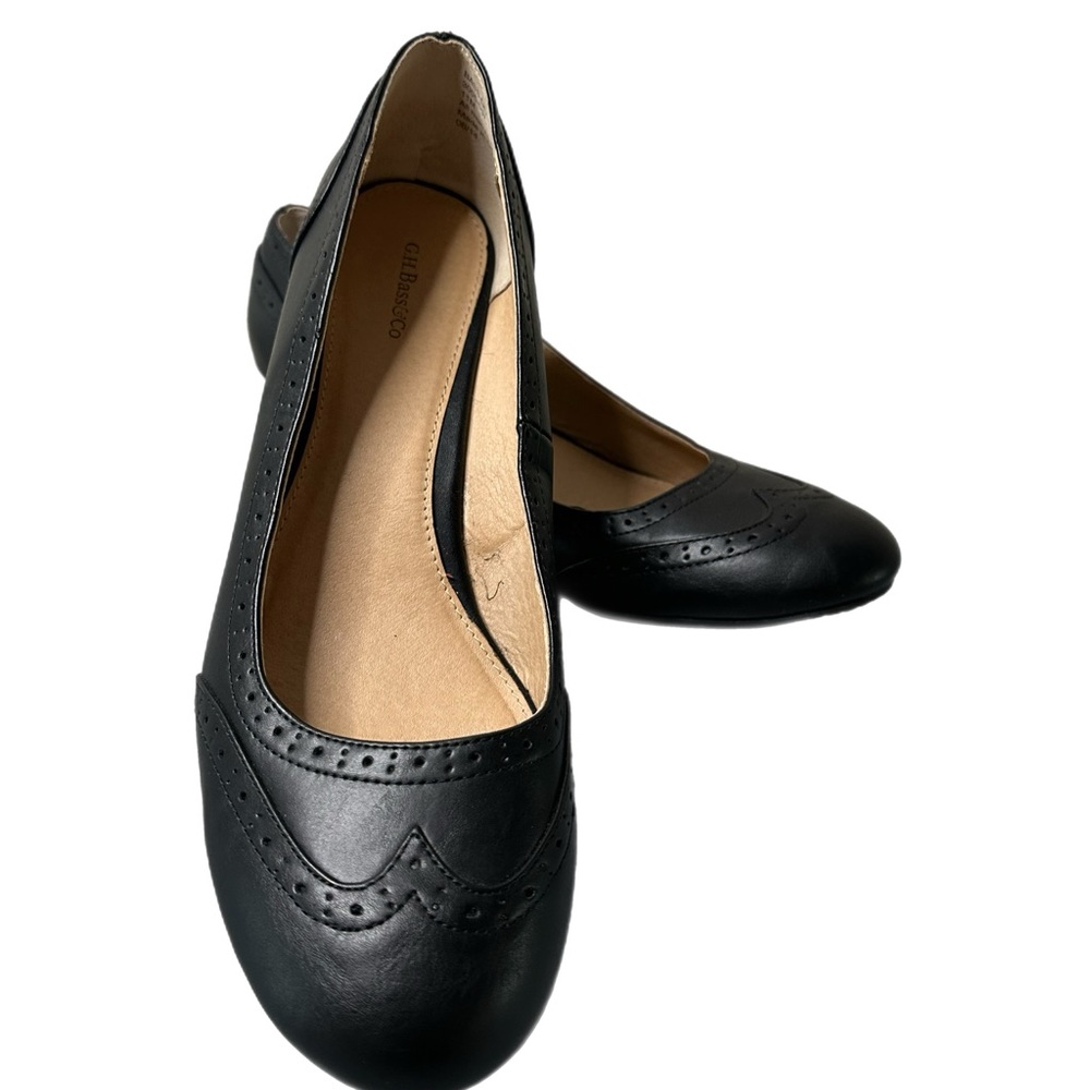 G.H. Bass & Company black women’s low heel, size 11 M, all man made materials